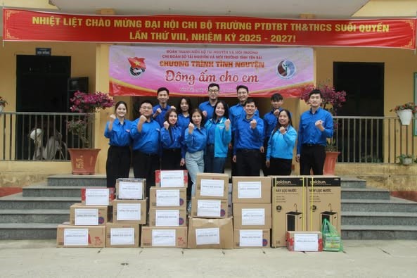 Đoàn Thanh niên Bộ Tài nguyên và Môi trường (TN&MT) phối hợp với Sở TN&MT tỉnh Yên Bái tổ chức chương trình “Đông ấm cho em” 